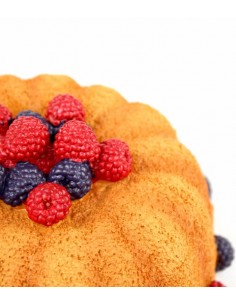 Torta decorata con lamponi