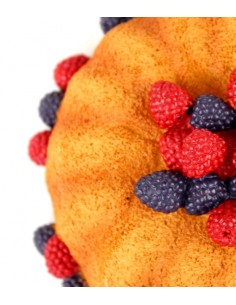 Torta decorata con lamponi 2