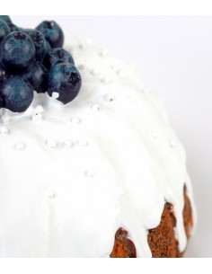 Torta decorata con mirtilli