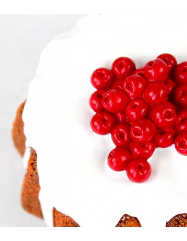 Torta decorata con ribes rossi