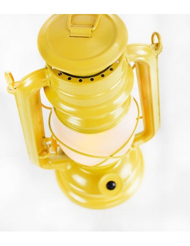 Lanterna gialla con effetto fiamma